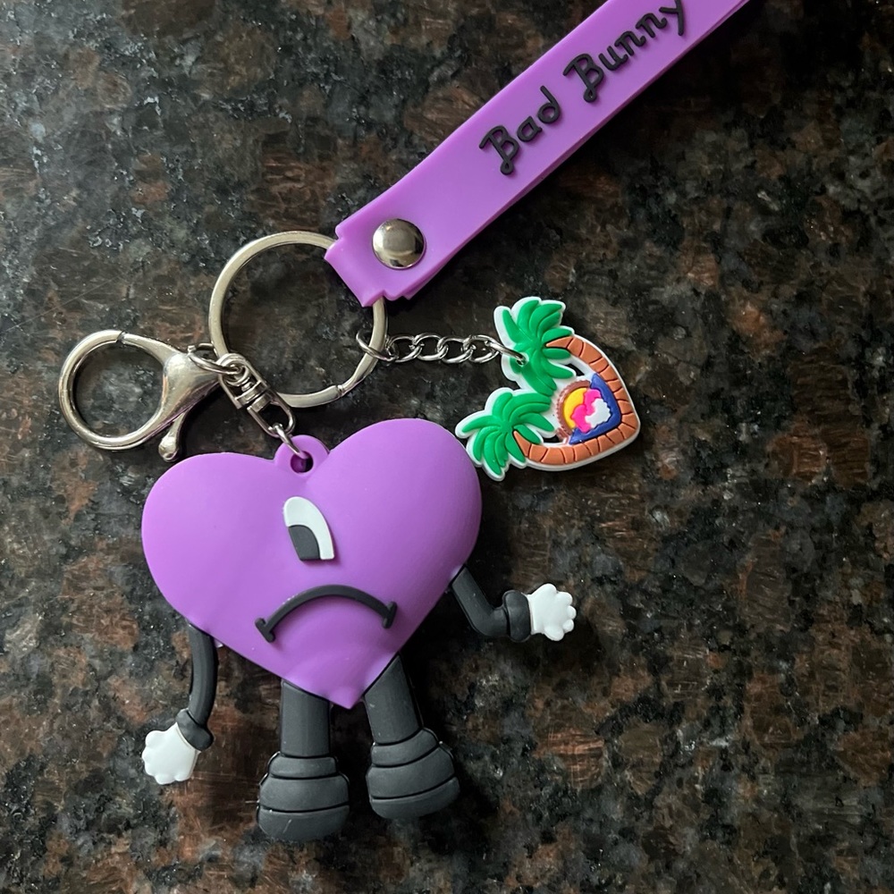 **NEW** Bad Bunny Keychains - Picture 4 of 4
